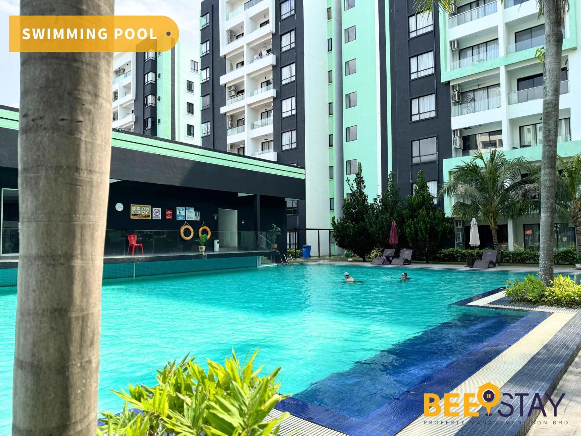 Centre Manhattan Pool View New Unit