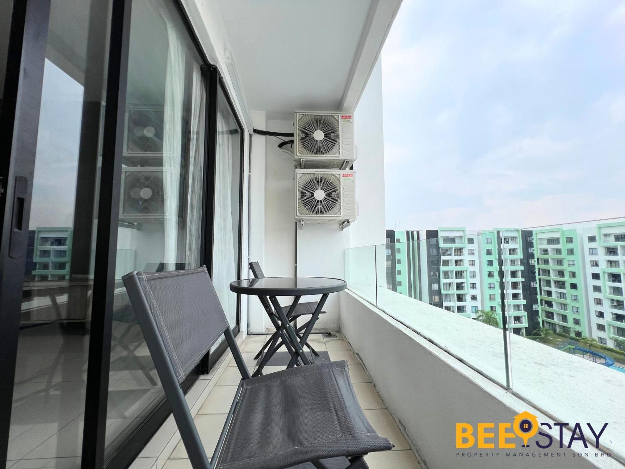 Centre Manhattan Pool View New Unit