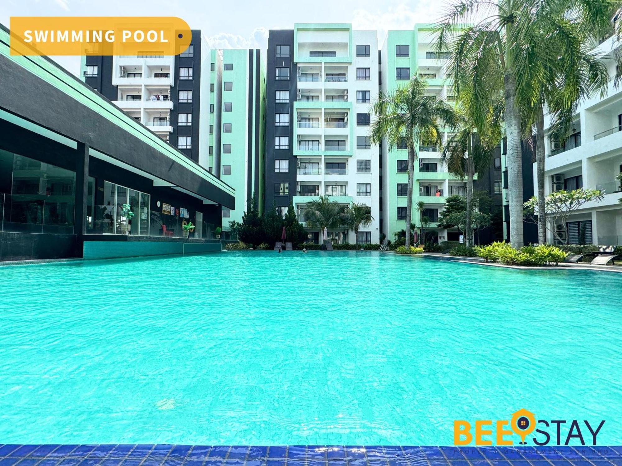 Centre Manhattan Pool View New Unit
